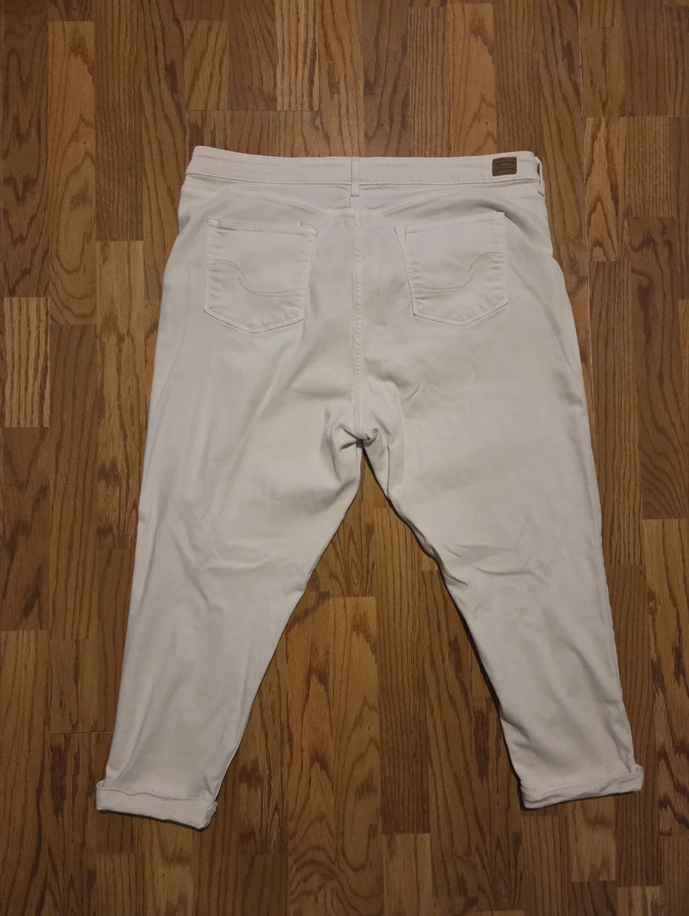 Women's White Levi Jeans - Picture 2 of 6